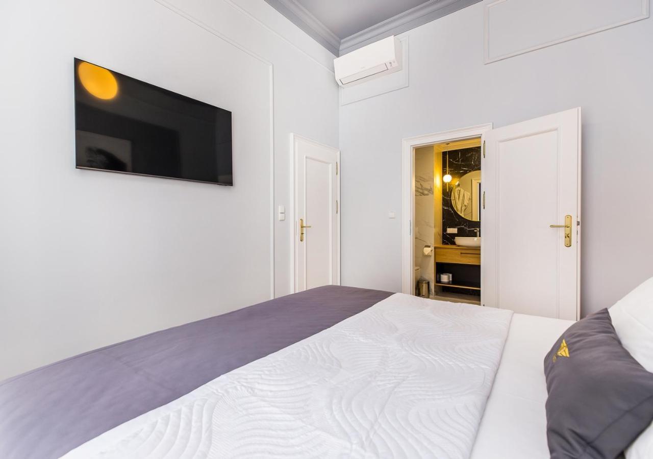 Bentis Luxury Apartments Krakow Luaran gambar