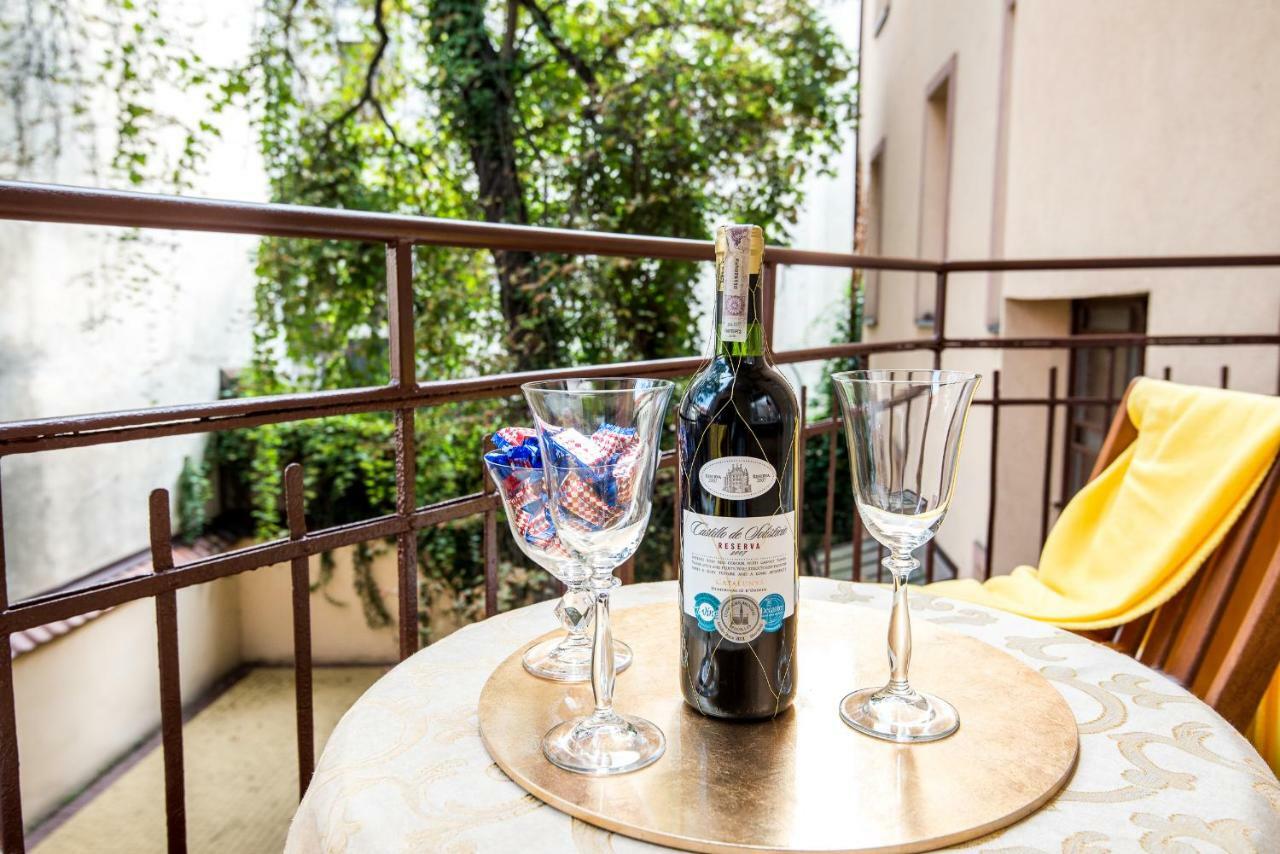 Bentis Luxury Apartments Krakow Luaran gambar
